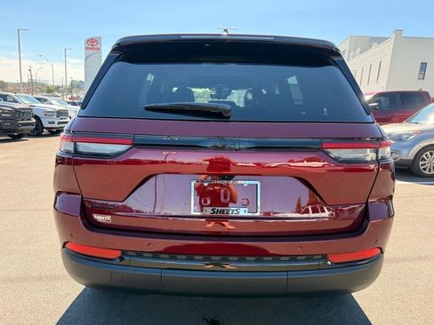 New 2025 Jeep Grand Cherokee Altitude image 6