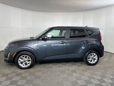 Used 2023 Kia Soul LX w/ LX Technology Package image 6