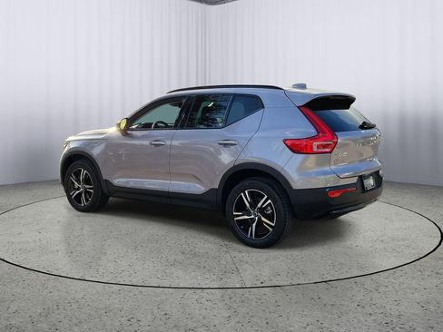 Certified 2026 Volvo XC40 B4 Core FWD image 6