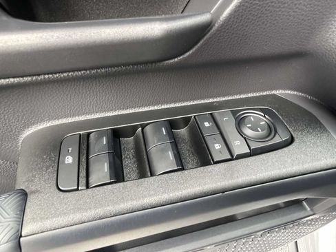 Used 2025 Toyota 4Runner SR5 AWD/4WD image 16