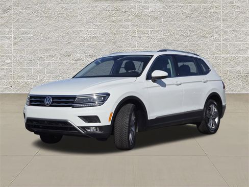 Used 2018 Volkswagen Tiguan SEL Premium w/ 3rd Row Seat Package AWD/4WD image 3