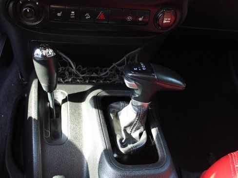 Used 2013 Jeep Wrangler Unlimited Rubicon AWD/4WD image 36