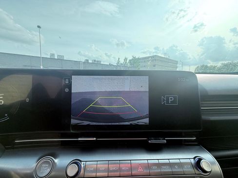 Used 2025 Hyundai Kona SEL FWD image 12