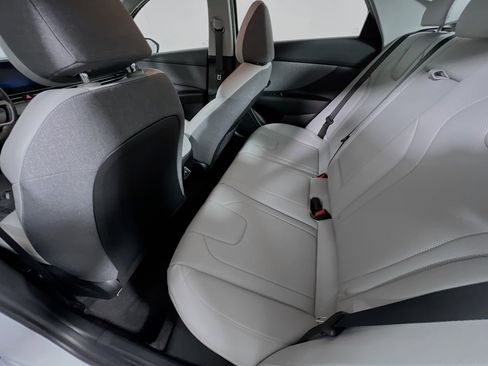 Used 2024 Hyundai Elantra Limited image 29