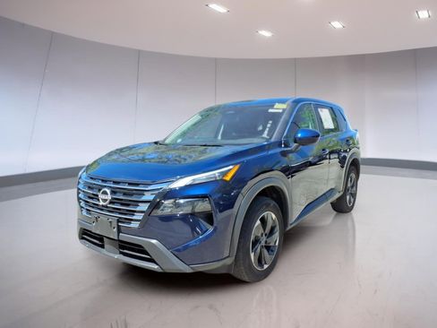 Used 2025 Nissan Rogue SV AWD/4WD image 2