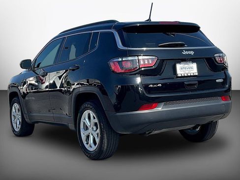 Used 2024 Jeep Compass Latitude AWD/4WD image 4