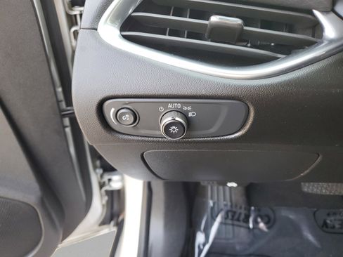 Used 2018 Chevrolet Malibu LT image 32