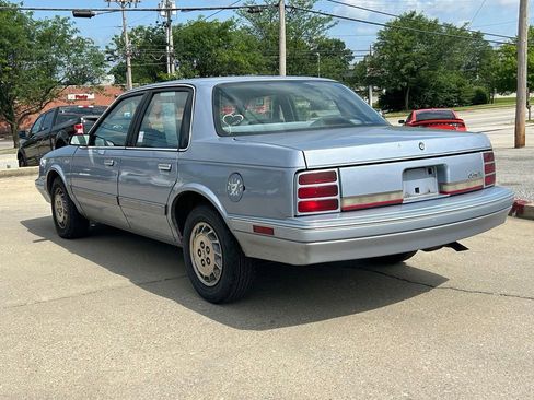 Used 1996 Oldsmobile Cutlass Ciera SL FWD image 8