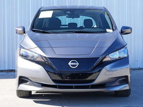 Used 2025 Nissan Leaf S image 38