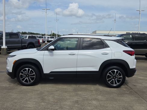 Used 2025 Chevrolet TrailBlazer LT AWD/4WD image 9