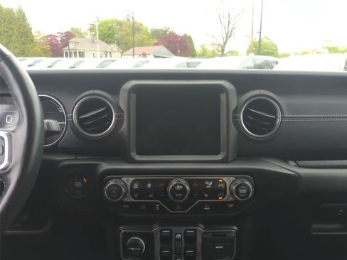 Used 2022 Jeep Wrangler Unlimited Sahara w/ Cold Weather Group AWD/4WD image 21