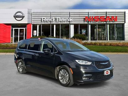 Used 2023 Chrysler Pacifica Touring-L