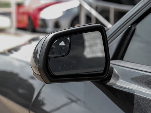 Used 2018 Ford Mustang Coupe RWD image 32