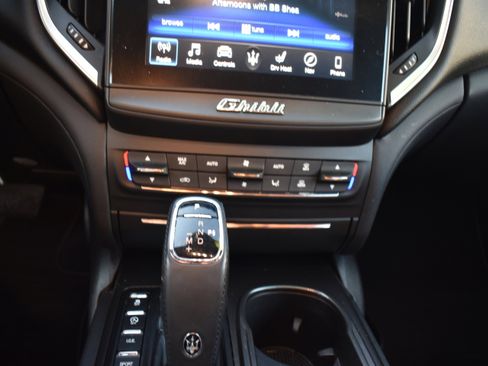 Used 2019 Maserati Ghibli Base image 21