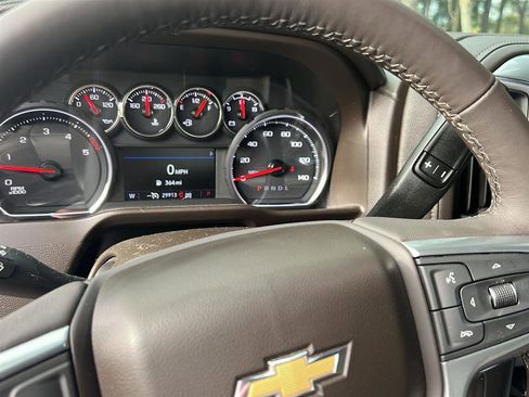 Used 2022 Chevrolet Silverado 2500 LTZ w/ LTZ Convenience Package image 6