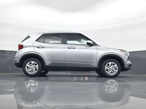 New 2026 Hyundai Venue SE FWD image 24