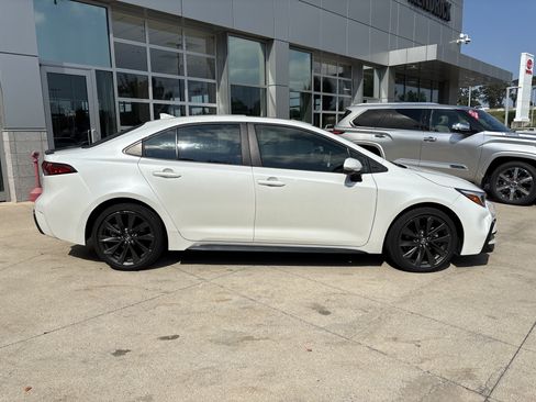 Used 2025 Toyota Corolla XSE FWD image 10