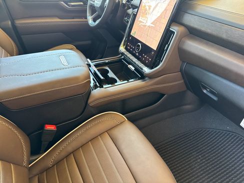 New 2026 GMC Yukon XL Denali Ultimate AWD/4WD image 18