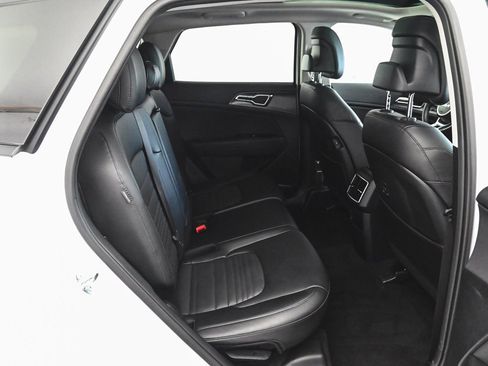 Used 2025 Kia Sportage SX image 33