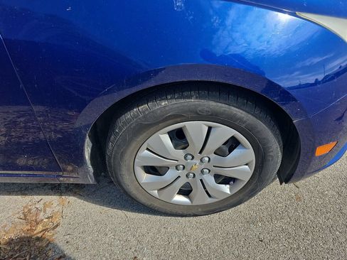 Used 2012 Chevrolet Cruze LS w/ Connectivity Package FWD image 4