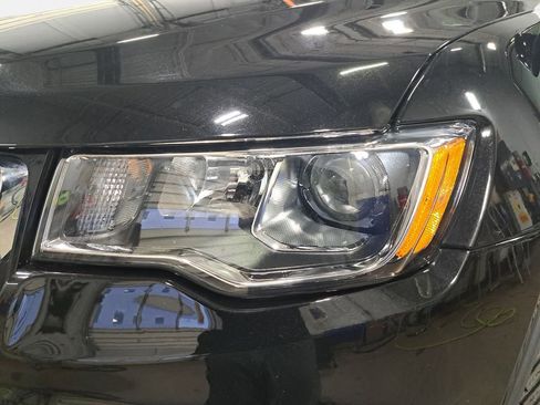 Certified 2022 Jeep Grand Cherokee Laredo E image 30