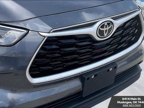 Used 2023 Toyota Highlander L FWD image 31