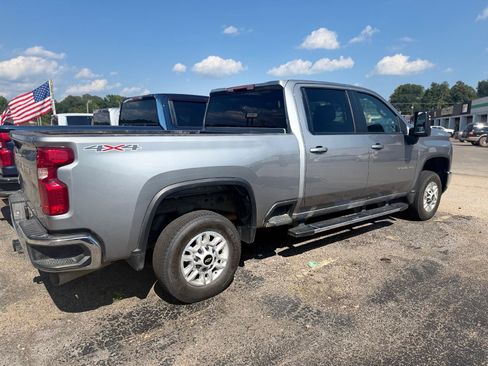 Used 2025 Chevrolet Silverado 2500 LT w/ Convenience Package AWD/4WD image 2