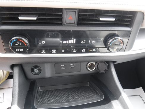 Used 2024 Nissan Rogue SV AWD/4WD image 17
