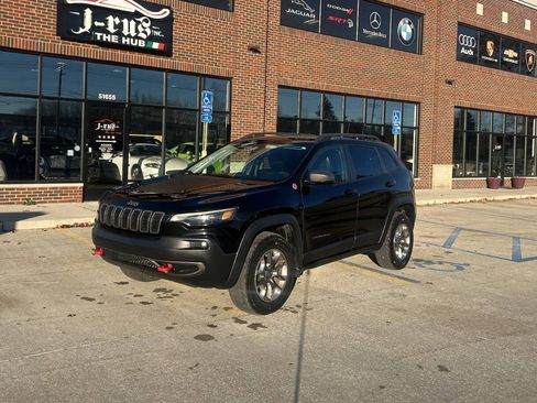 Used 2019 Jeep Cherokee Trailhawk w/ Cold Weather Group image 2
