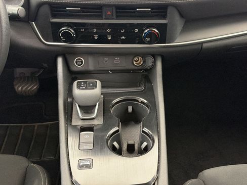 Used 2023 Nissan Rogue S FWD image 18