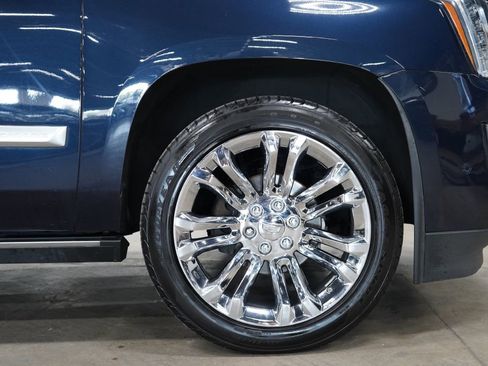 Used 2020 Cadillac Escalade Premium Luxury RWD image 41