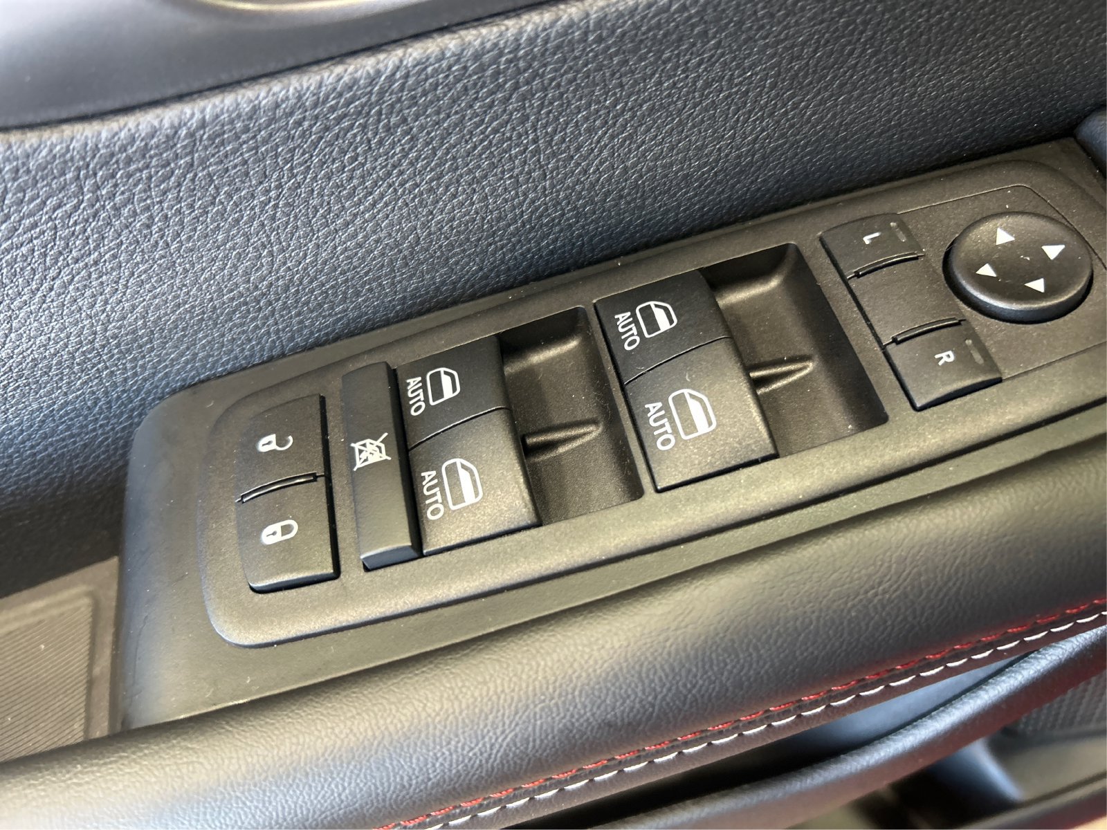 New 2027 Chrysler Pacifica Select FWD image 29