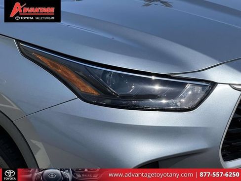 Used 2022 Toyota Highlander LE AWD/4WD image 8