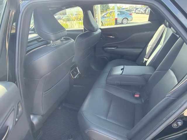 Used 2025 Toyota Crown AWD/4WD image 14