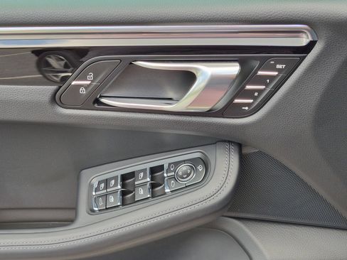 Certified 2026 Porsche Macan AWD/4WD image 23