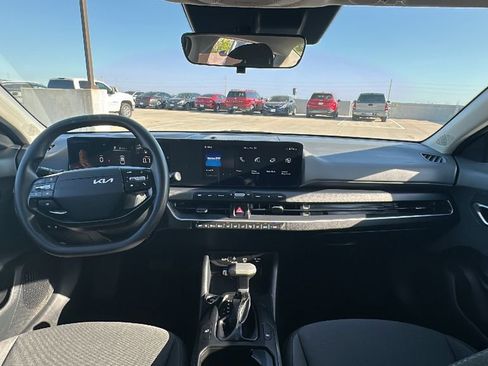 Used 2025 Kia K4 LXS image 21