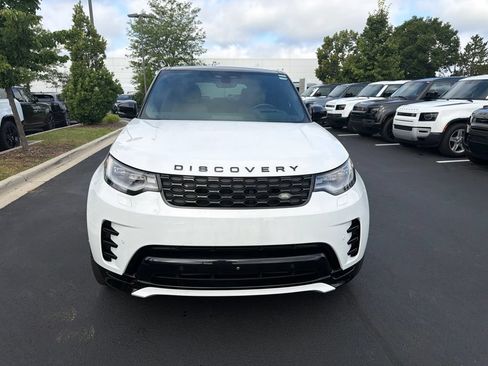 Used 2024 Land Rover Discovery Dynamic SE AWD/4WD image 7