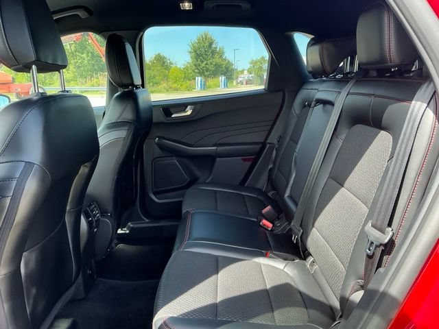 Used 2024 Ford Escape ST-Line w/ Cold Weather Package FWD image 33