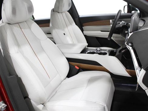 New 2026 Cadillac Vistiq Luxury w/ LPO, Floor Liner Package image 18