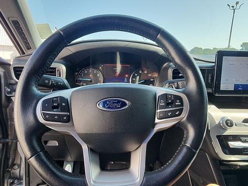 Used 2020 Ford Explorer XLT w/ Equipment Group 202A AWD/4WD image 12