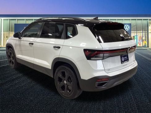 Used 2025 Volkswagen Taos SE image 16