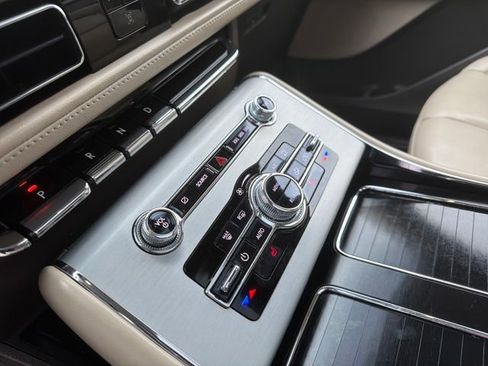 Used 2023 Lincoln Aviator AWD w/ Premium Package image 29