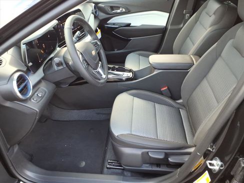 New 2026 Chevrolet Trax LT w/ Driver Confidence Package image 9