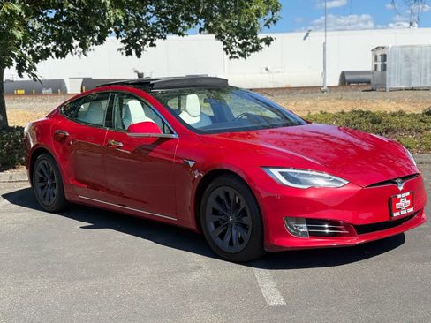 Used 2018 Tesla Model S 100D image 3