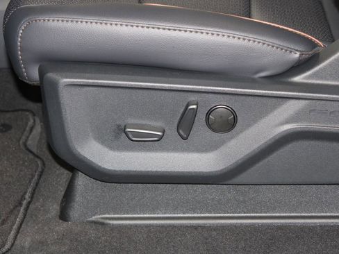 New 2026 Ford F250 Lariat w/ Black Appearance Package image 22