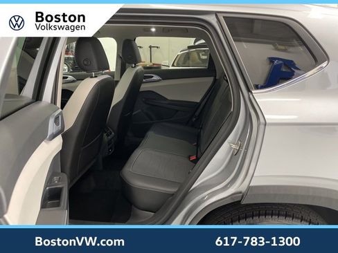 Used 2025 Volkswagen Taos SE w/ Panoramic Sunroof Package image 25
