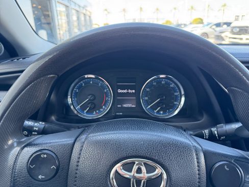 Used 2017 Toyota Corolla LE w/ Carpet Mat Package (TMS) FWD image 10