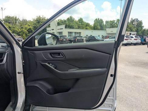 Used 2024 Nissan Rogue S FWD image 30
