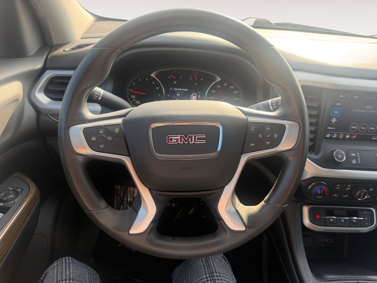 Used 2022 GMC Acadia SLE FWD image 13