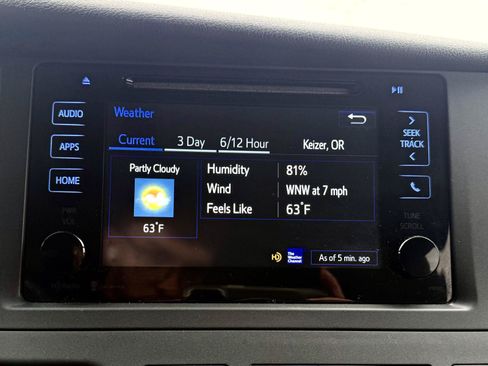 Used 2015 Toyota Sienna LE FWD image 30